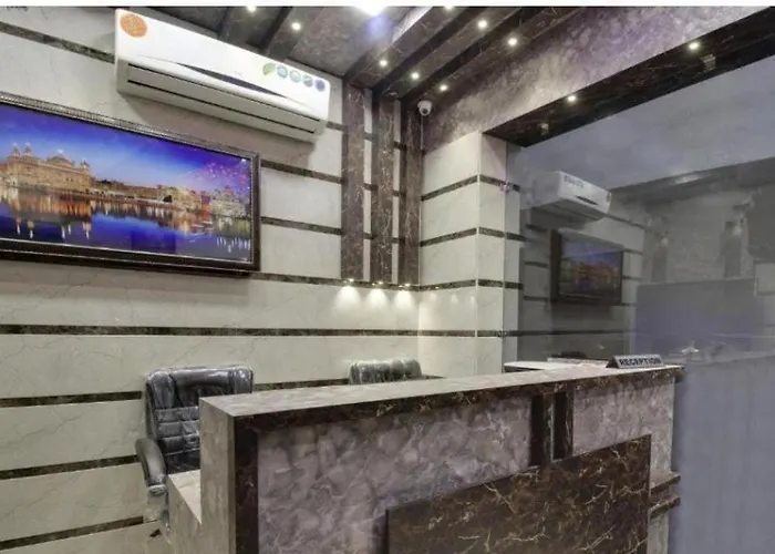 Smile Hotel - Near Golden Temple
